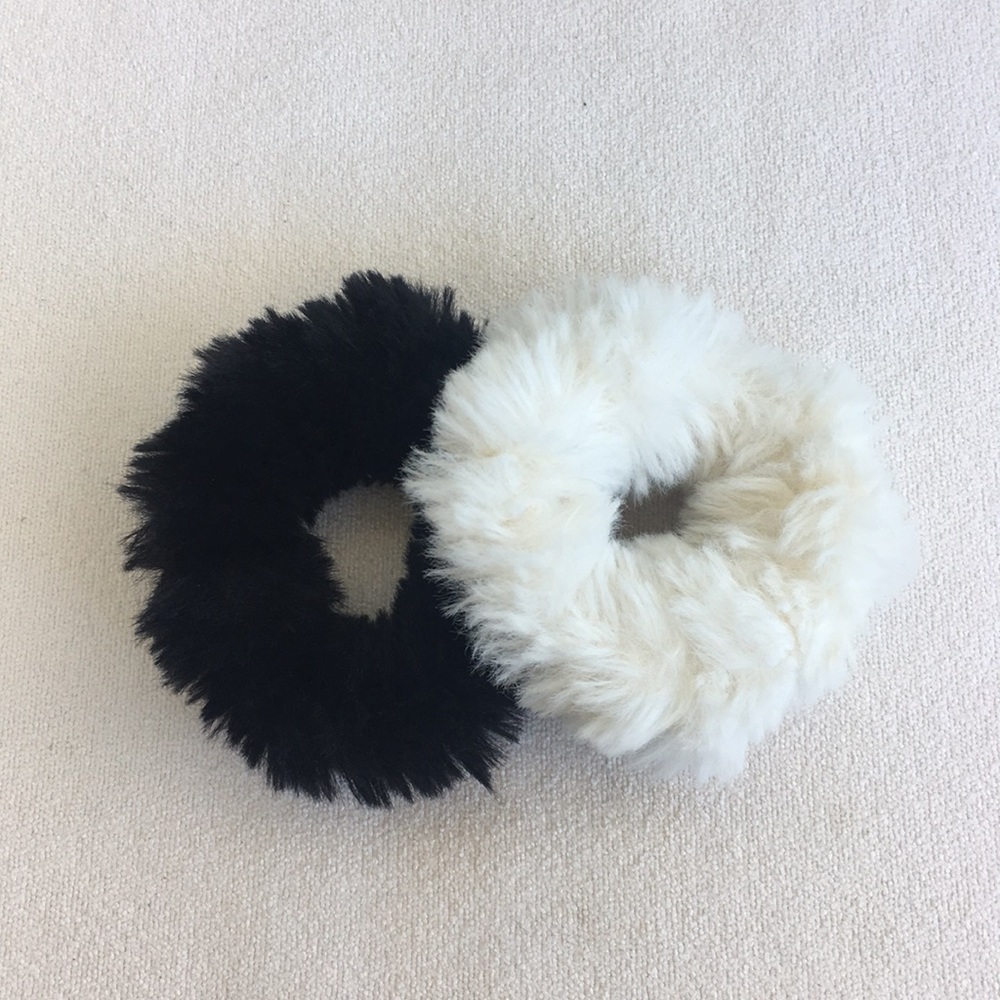 🎃2 Fluffy Hair Ties